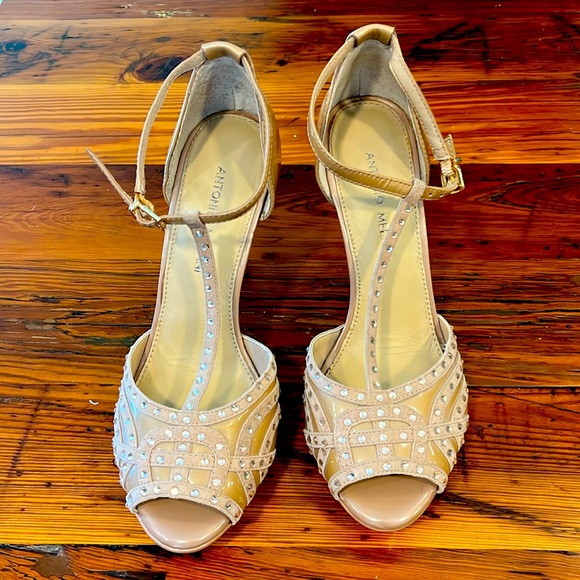 ANTONIO MELANI Shoes - Antonio Melani tan heels, size 8, 4.5” heel